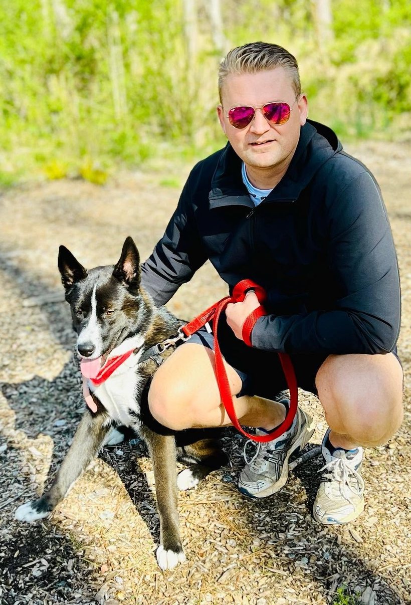 Olver Thorarinsson, founder of Smart Post Studio, with his dog